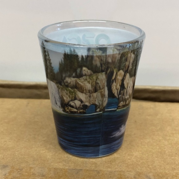 Seaworld Orca Encounter Shot Glass - Picture 2 of 2